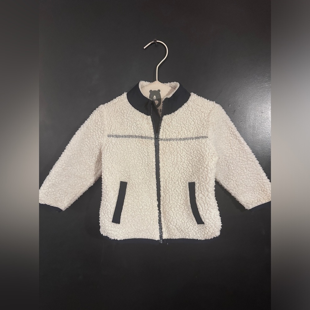 12-18m Old Navy jacket. Blue w/soft white exterior. Very comfy. Great condition!